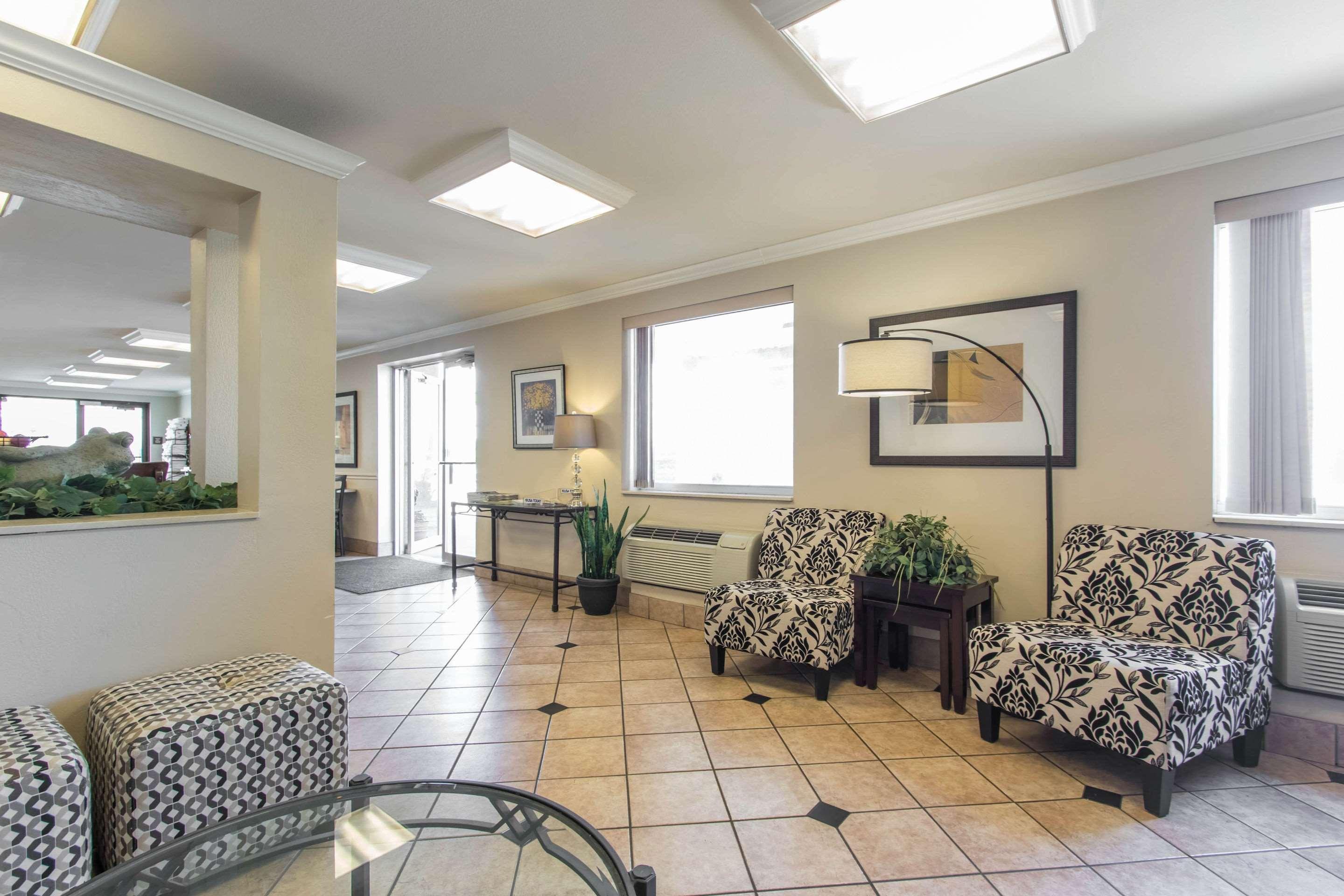 Econo Lodge Inn&Suites Joplin Esterno foto