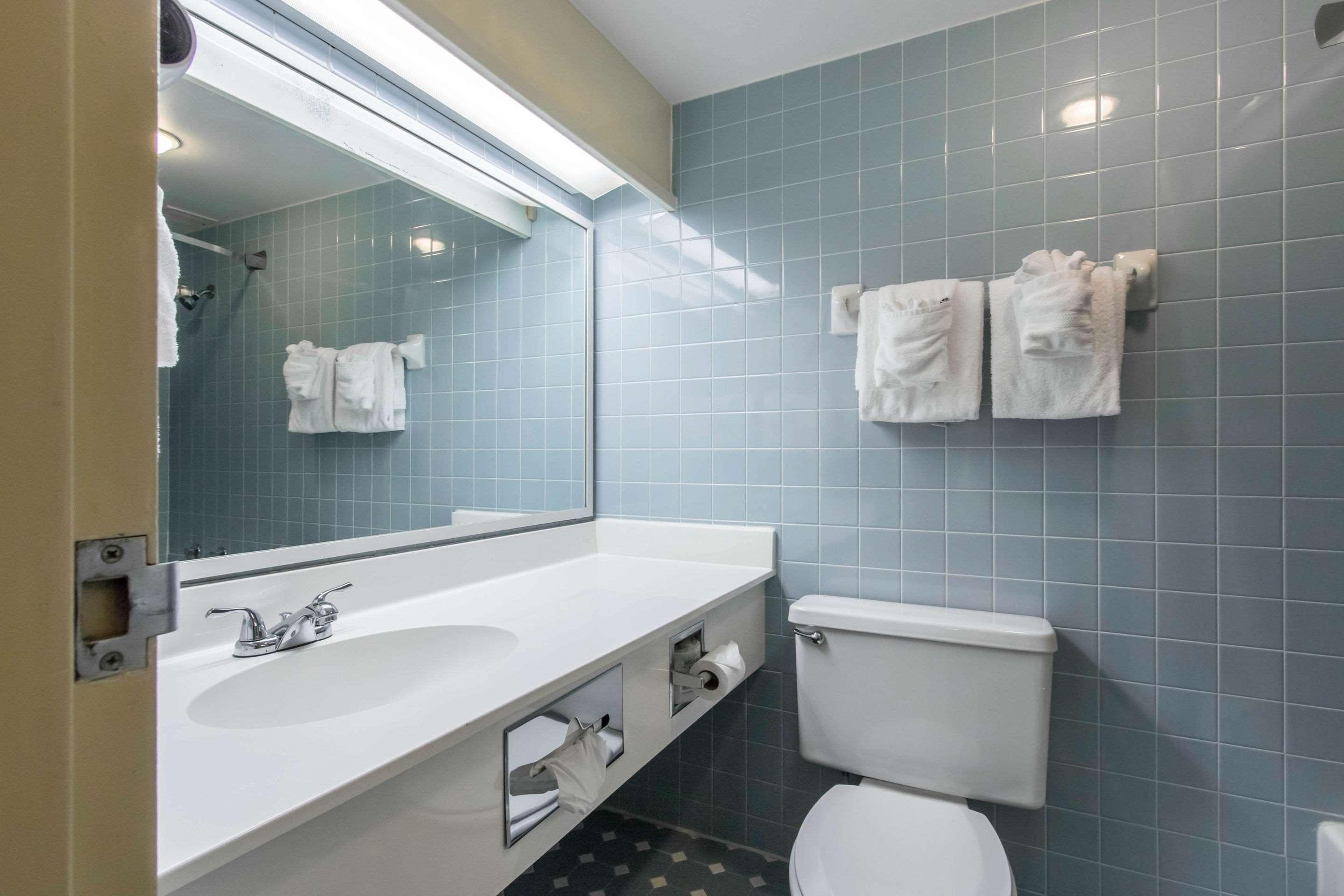 Econo Lodge Inn&Suites Joplin Esterno foto