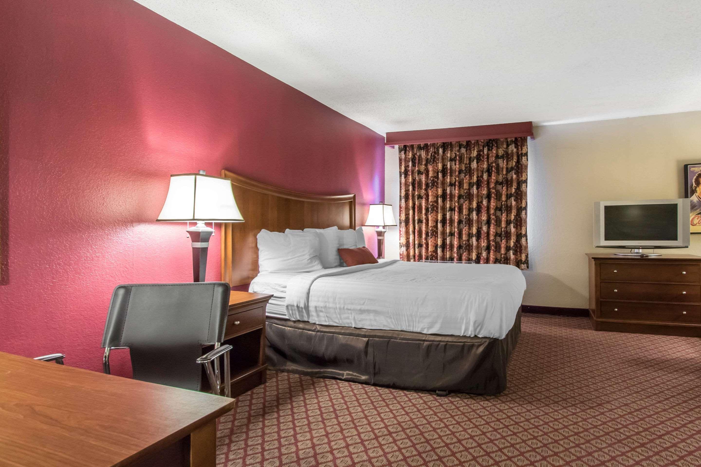 Econo Lodge Inn&Suites Joplin Esterno foto