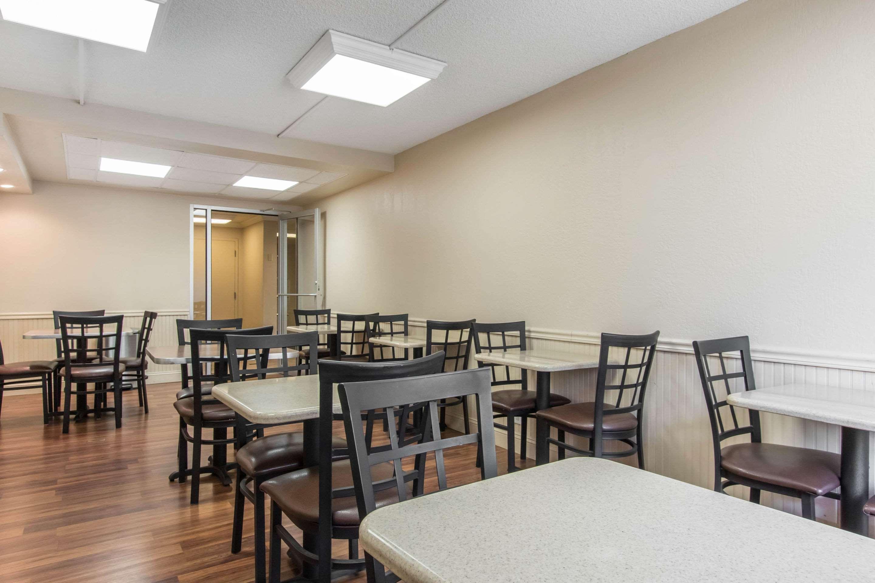 Econo Lodge Inn&Suites Joplin Esterno foto